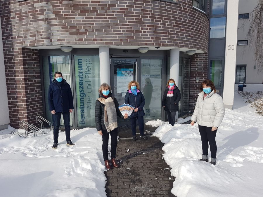Die Pflegeberater des Kreises haben ein offenes Ohr und bieten Hilfe für Pflegebedürftige und ihre Angehörigen – v.l.: Frank Ricke, Christa Kröger, Martina Dohmann, Beate Lope Gonzalez, Beate Wippermann   Foto: Kreis Paderborn